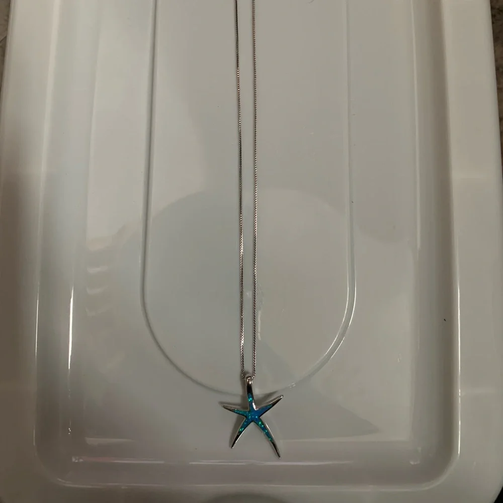 NWOT Starfish necklace - Picture 1 of 3